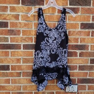 Scoop neck sleeveless blouse